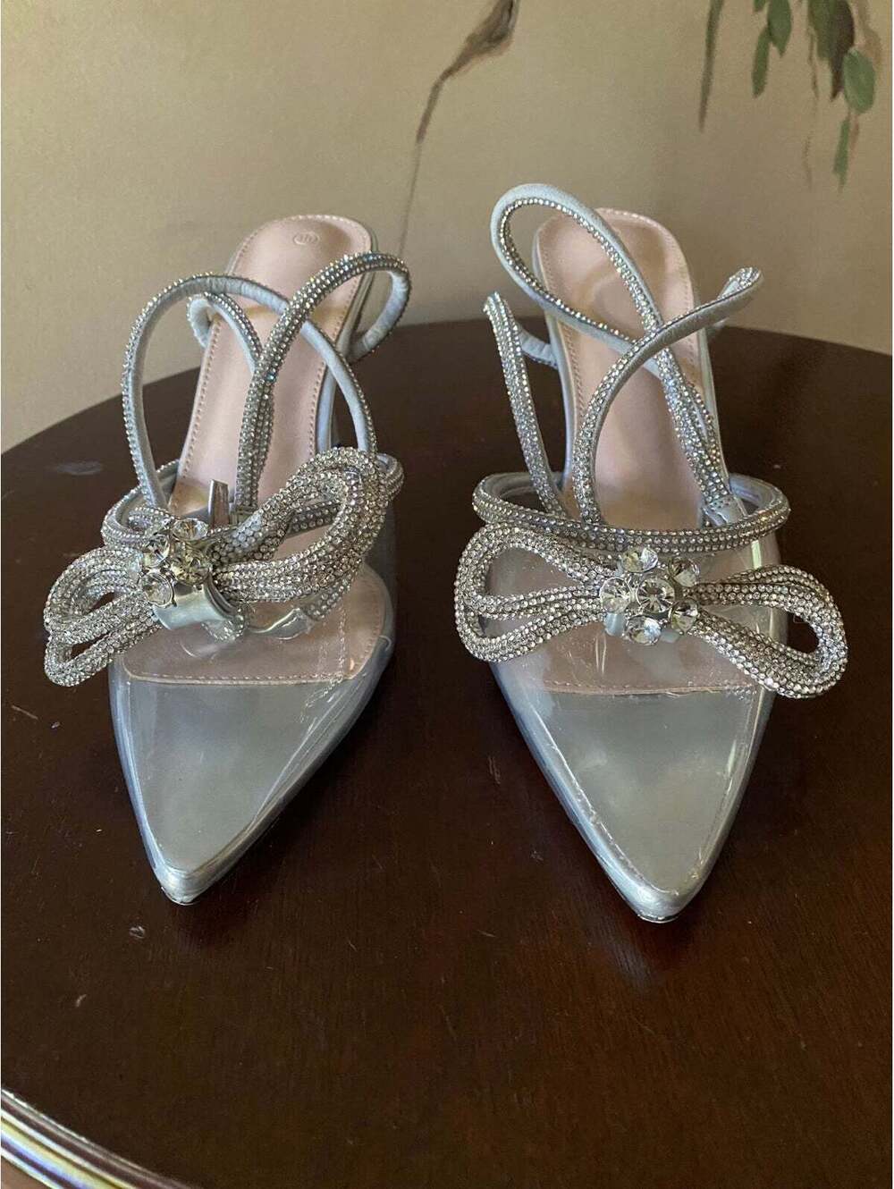 Vetaste Women’s Size 10 Double Bow Pointed Toe Pumps